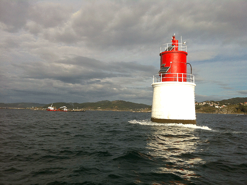 Faro rojo en la Ría de Vigo