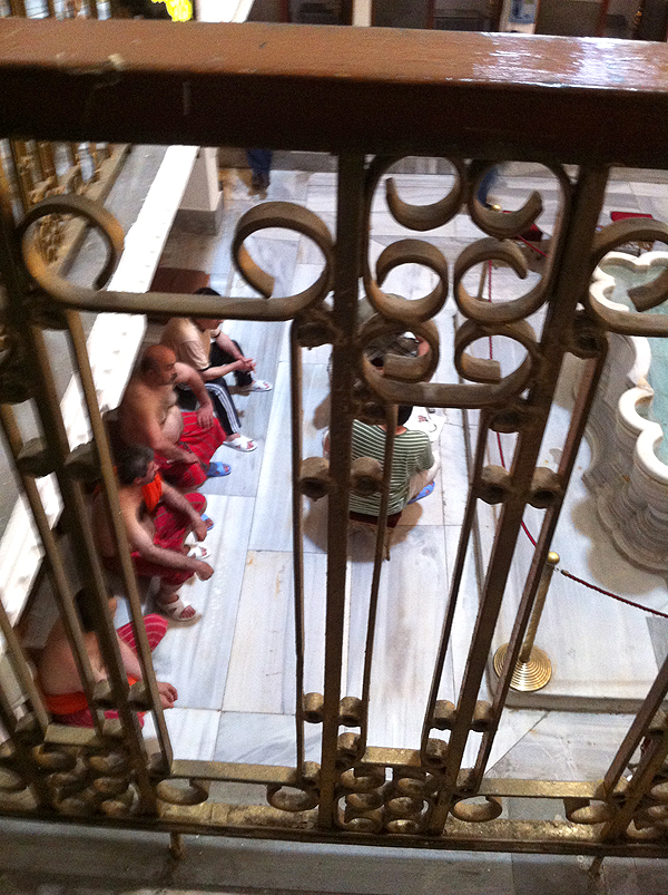 Nuestros amigos asistentes de baño