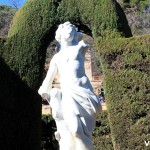 Escultura de la Diosa Eros en el centro del laberinto