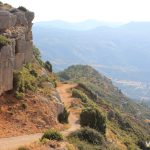 Pista forestal para subir a la montaña de Montsant