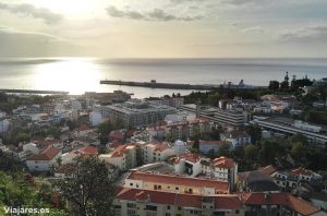 El puerto de Funchal visto desde la Fortaleza do Pico