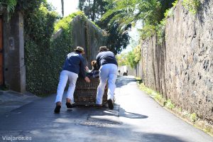 Carreiros do Monte en pleno descenso en Funchal