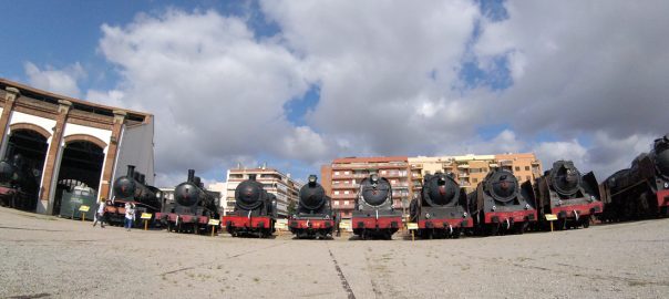 Rotonda con la colección de locomotoras