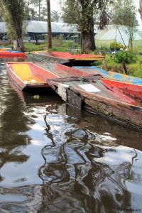 Botes auxiliares en Xochimilco, México