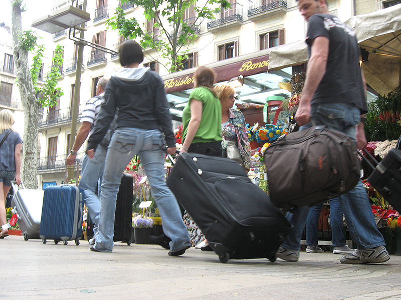 Turistas en La Rambla en el mes de mayo